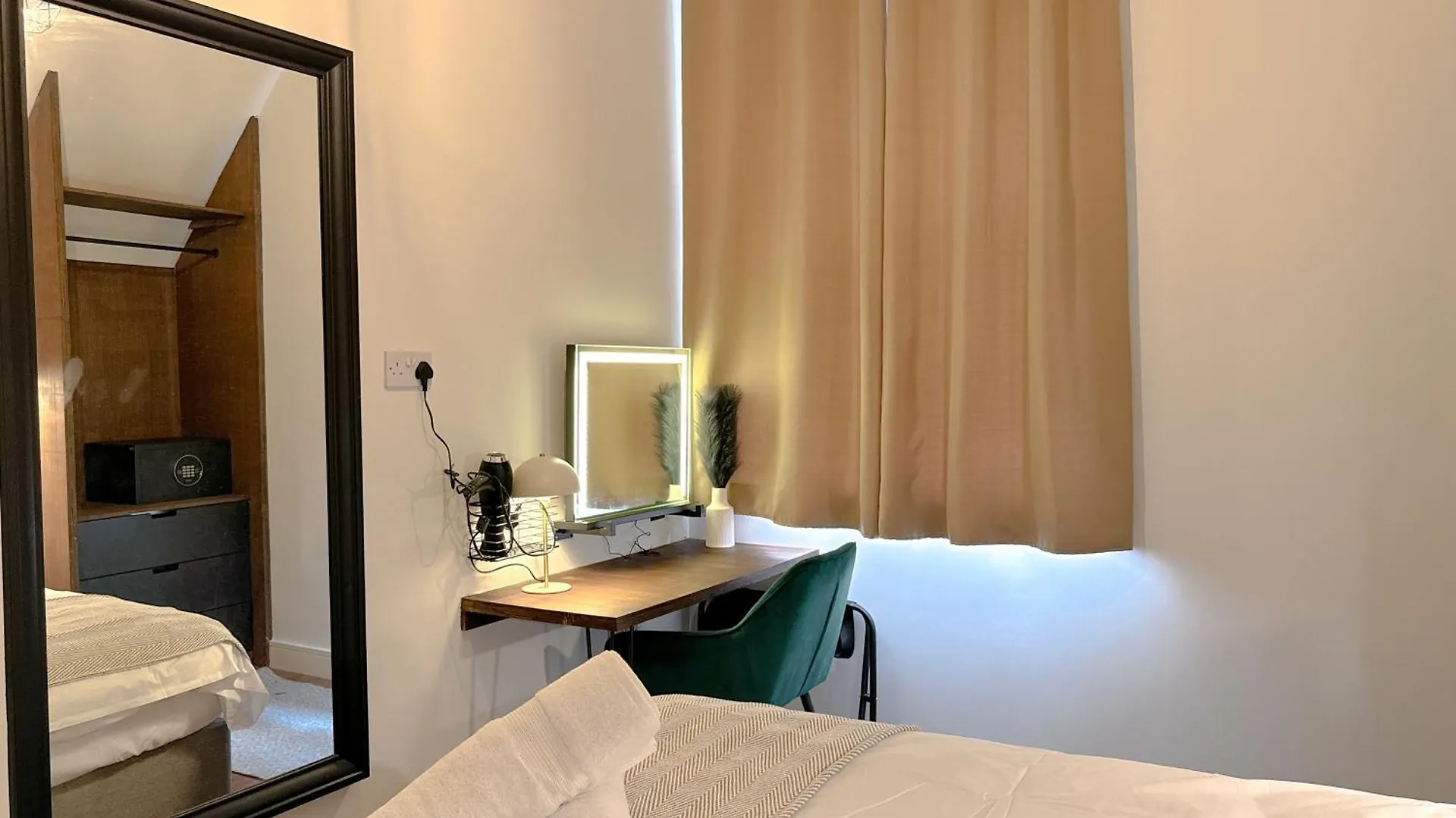 Central & Modern 2 Bedroom City Apartment كارديف 0*,  المملكة المتحدة